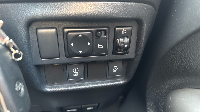 Nissan Juke 1.6 [94] Visia 5dr Petrol Hatchback